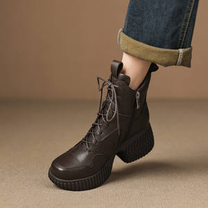 Botas de media pantorrilla de tacón grueso, impermeables y antideslizantes, de piel de vacuno de primera calidad, color liso, estilo retro, con cinturón decorativo, las más vendidas. - Product Image 6