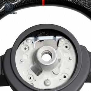 Volante Deportivo de Fibra de Carbono con LED y Base Plana para las Series 2/3/5 X4/X3M/F30/F35/F31/F32/F10/F20/F18/F11/F07 M3/M5 - Product Image 5