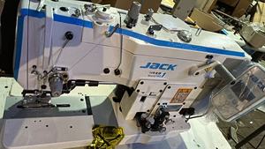 Nuova Macchina da Cucire Asola Jack 782G a Trasmissione Diretta, Lunghezza Asola 33*5mm - Product Image 2