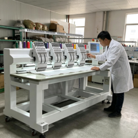Machine à broder informatisée à 4 têtes avec une zone de broderie de 360x510 mm pour la conception de vêtements