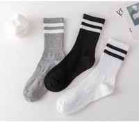 Chaussettes de sport bicolores côtelées 80% coton pour hommes, chaussettes de sport bicolores à la mode en blanc, noir et gris