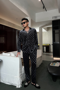 Pijamas de terciopelo europeo, adecuados para hombres y mujeres, trajes, pantalones de manga larga con estampado de letras grises, calidad de uso - Product Image 5