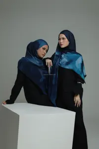 Lieflijke, op maat gemaakte katoenen modal hijab sjaal met marmeren waterprint logo, lichtgewicht, zacht, ademend, voor dagelijks gebruik, geschikt voor alle seizoenen. - Product Image 2