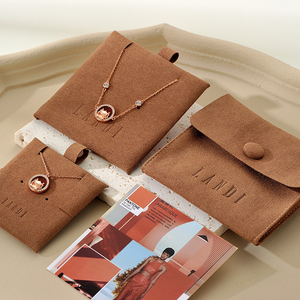 Bolsa de Joyería de Microfibra Marrón de Lujo, Pequeña, con Logotipo Personalizado Impreso, para Anillos, Collares y Joyas, con Almohadilla Interior - Product Image 5