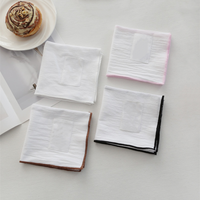 Serviettes de cuisine en coton et lin avec logo personnalisé, bordure multicolore, texture douce et froissée, pour usage quotidien, vente en gros