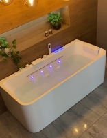Baignoire autoportante moderne en acrylique blanc avec hydromassage, cascade et lumières LED, pour hôtels et villas, usage intérieur, bain à remous