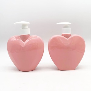 Bouteille vide <span class=keywords><strong>en</strong></span> <span class=keywords><strong>plastique</strong></span> PET rose <span class=keywords><strong>en</strong></span> forme de cœur de 380 ml, sérigraphiée, fabriquée au Guangdong, pour gel douche/shampoing/<span class=keywords><strong>sous</strong></span>-vêtements/linge - Product Image 1