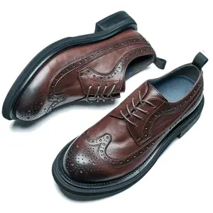 둥근 머리 brogue가 새겨진 비즈니스 정장 캐주얼 진짜 가죽 신발 높이 두꺼운 바닥 웨딩 신발