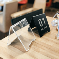 Support de numéro de table double face moderne personnalisé en acrylique en forme de A pour affichage sur table de restaurant, support de panneau autoportant