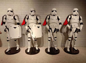 Vente chaude Sculpture personnalisée de personnage de film ou de télévision Figurines <span class=keywords><strong>Stormtrooper</strong></span> Fibre de verre Taille réelle Statue de <span class=keywords><strong>Stormtrooper</strong></span> Sculpture - Product Image 5