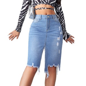Nouvelle <span class=keywords><strong>jupe</strong></span> midi asymétrique déchirée <span class=keywords><strong>en</strong></span> <span class=keywords><strong>jean</strong></span> délavé, style décontracté europé<span class=keywords><strong>en</strong></span> et américain, élégante et tendance pour <span class=keywords><strong>femme</strong></span>, collection été 2026 - Product Image 4