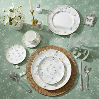 Service de table de luxe en or véritable, motif papillon bleu, en porcelaine fine, assiette de présentation florale en céramique, tasse à café et bol en porcelaine pour mariage