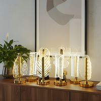 Lampe de table tactile d'ambiance en acrylique cristallin haute transparence, motif feuille géométrique, rechargeable et à intensité variable, idéale pour hôtels, bars et cafés