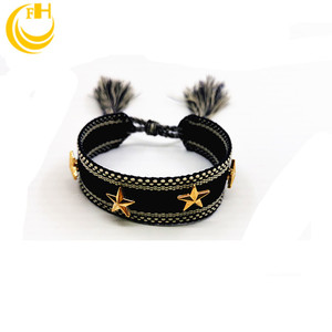 Braccialetti da polso incisi a mano con lettere di amore bohémien all'uncinetto braccialetti da polso con nappe ricamate in corda intrecciata cuori regalo - Product Image 3