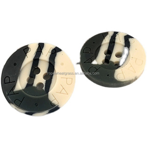 Biểu Tượng Tùy Chỉnh 30Mm Nút Màu Đen Lớn Nhựa Nút Cho Tự Làm May May Thủ Công May Áo Khoác Quần Áo - Product Image 4