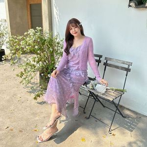 Vestido Runqi N8705 Morado con Estampado Floral, Cuello en V con Volantes, Corte en A, Talla Grande para Mujer, Vestido de Cóctel con Cintura Imperio - Product Image 4