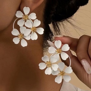 European American High-End Pastoral Style Camellia Stud Earrings Retro <b>Sweet</b> <b>Flower</b> Alloy for Women Fashion Trendy Gold Plated - Product Image 2