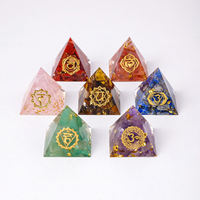 Vente en gros de pierres précieuses en vrac, pierres de cristal naturelles, copeaux de cristal de 3 cm, pyramide de chakra en résine, décoration d'intérieur