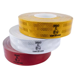 Cinta Reflectante ECE104R Blanca, Amarilla y Roja para Camiones, Vehículos, Remolques y Automóviles - Product Image 5