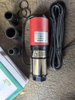 Pompe solaire immergée DC 24V à haut refoulement avec sortie de 2 pouces pour puits domestiques et irrigation agricole
