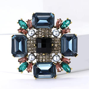 Женская брошь с кристаллами - Product Image 6