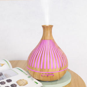 Difusor de Aroma con Diseño Hueco y Rayas, Humidificador Ultrasónico de 400 ml con Acabado de Madera y Luz LED para Uso en el Hogar y la Oficina - Product Image 2