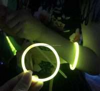 Bracelet bâton lumineux pour mariage Bracelet avec logo personnalisé Bracelet lumineux lumineux brillant dans le noir pour fête