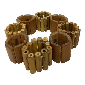 Anneaux de serviette en bois de manguier accrocheurs avec un design rayé coloré stocké pour les fêtes rehausseur de décor de table parfait - Product Image 6