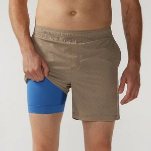 Shorts de course pour hommes à taille haute, extensibles, avec empiècements en maille et poches, style camouflage sportif - Product Image 1