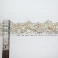 Dentelle de luxe perlée avec cordon et sequins, bordure ondulée festonnée brodée pour la décoration d'Abaya, Kaftan, Baju Kurung