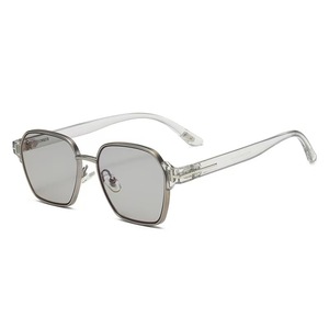 Nouvel Arrivage Transfrontalier 2026 – Lunettes de Soleil Polarisées Polygones pour Hommes, Protection UV Tendance, Idéales pour la Conduite - Product Image 4