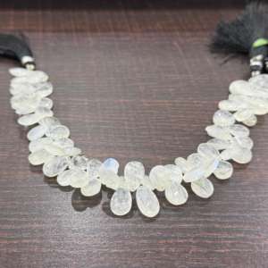 Magnifique collier en pierre de lune blanche arc-en-ciel, pierres facettées en forme de briolette, prêt à porter pour homme/femme ou bijoux - Product Image 1