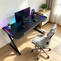 Bureau de jeu RGB avec télécommande, bureau incurvé et pieds renforcés en forme de Z