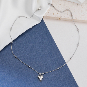 Collana <span class=keywords><strong>con</strong></span> <span class=keywords><strong>ciondolo</strong></span> a forma di cuore in acciaio inossidabile <span class=keywords><strong>con</strong></span> catena a serpente Unisex di grandi marchi in acciaio inossidabile alla moda - Product Image 4