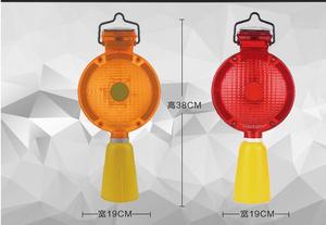 Feux de signalisation LED solaires à haute visibilité pour cônes de signalisation et barricades - Product Image 2