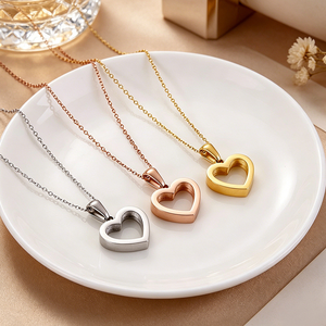 Collar con colgante de corazón, chapado en oro de 18 quilates, de acero de titanio, cadena hueca con diseño de amor para mujer, uso diario, resistente al deslustre, ¡gran oferta! - Product Image 1