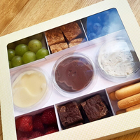 Plateau de traiteur en carton avec fenêtre, emballage alimentaire pour brunch et plateaux de dégustation, finition mate, gaufrage et dorure à chaud, personnalisable, pour chewing-gum, cosmétiques, sushis