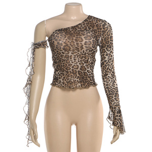 Neue Streetwear Leopard bedruckte Top T-Shirts Mode Sexy Slanted Shoulders Irregular Casual Top - Product Image 2