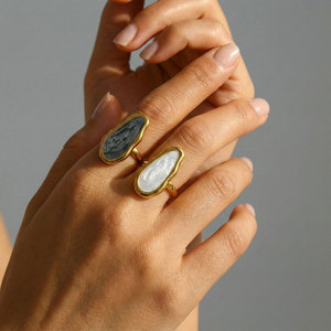 JZ308 Bague Femme Goutte d'Huile Blanche en Acier Inoxydable, Style Vintage Européen et Américain, Géométrique, Pierre Naturelle, Unique et Tendance - Product Image 2