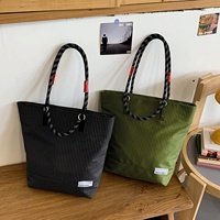 Sac fourre-tout décontracté en nylon grande capacité pour femme, léger, avec fermeture éclair, sac à bandoulière polyvalent pour usage quotidien, mode urbaine Printemps 2026