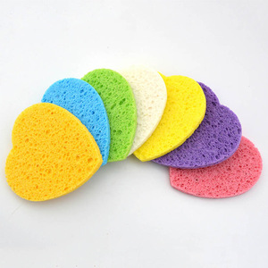 Éponges nettoyantes pour le visage en coton de pulpe de bois en forme de cœur, multicolores, jetables, pour le démaquillage et usage général - Product Image 1