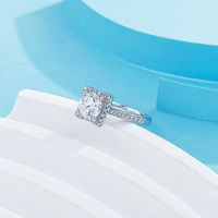 Anello di Fidanzamento alla Moda con Taglio Princess, Gambo Dritto a 4 Griffe, Grande Impatto Estetico, in Platino Pt950, con Diamante Coltivato in Laboratorio, per Donna