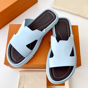 Tendance 2025 : Sandales de plage décontractées pour femmes, Chaussures plates de marche décontractées mode été, Chaussures de plage et d'extérieur pour hommes, Pantoufles de luxe - Product Image 1