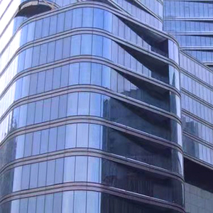 Pare-soleil <span class=keywords><strong>horizontal</strong></span> en profilé aluminium Warm Break avec lame profilée pour mur-rideau en verre et pont en structure <span class=keywords><strong>métallique</strong></span> - Product Image 1