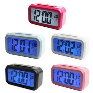 Vente en gros Réveil numérique à changement de couleur à 7 couleurs Led Squid Sunrise Chargeur sans fil Jeux Enfants Miroir en bois Fille sexy Rétro Réveil Personnalisé - Product Image 2