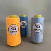 Fil à coudre 100% polyester haute ténacité ignifuge teinté 60/2 40/2 pour machine à coudre industrielle surjeteuse pour vêtements