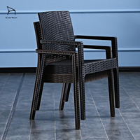 Chaises de salle à manger en plastique durables en gros, faciles à ranger pour l'intérieur, l'extérieur, la terrasse et le jardin