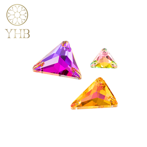 พลอยเทียมทรงสามเหลี่ยมเย็บบนหินสำหรับงานประดิษฐ์ทำด้วยตัวเองแก้วสำหรับงานเย็บด้วยมือสองรูแผ่นเรียบคุณภาพสูงเครื่องตัดรองเท้าสต็อก1กล่อง - Product Image 2