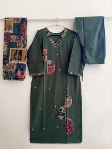 Ensemble Kurta/Kurti en coton vert pour femmes, broderie traditionnelle indienne pakistanaise, tenue décontractée pour les fêtes, longueur cheville, coupe régulière, séchage rapide - Product Image 1