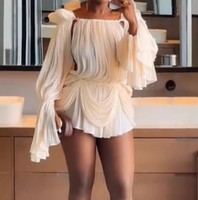 Robe mini plissée irrégulière transparente à manches longues, coupe ajustée, couleur unie, style sexy, collection printemps, qualité luxe, boutique de mode